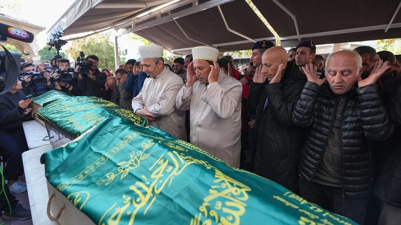 İzmir’de 5 Kardeş Yangın Faciasında Hayatını Kaybetti